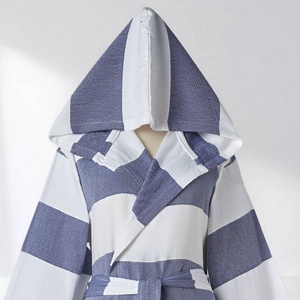 Peignoirs en gros - Peignoir à capuche à rayures blocs méditerranéennes 100% coton turc, fournisseur OEM pour hôtels, spas et centres de villégiature - Product Image 5
