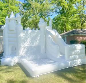Grand château gonflable commercial en PVC blanc pour mariages, idéal pour la location événementielle - Product Image 5