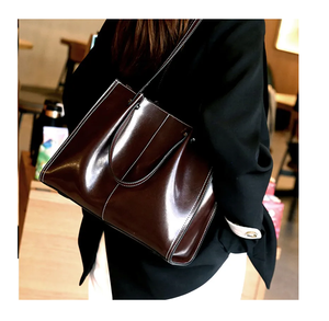 Sac fourre-tout rétro de style dernier cri pour femme grande capacité simple épaule motif solide bouton fait en cuir de vachette à tannage végétal - Product Image 1