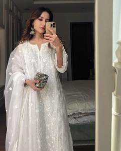 Vente en gros Brodé Kurti Pantalon Dupatta Ensemble Organza avec Intérieur, Bas en Dentelle, Qualité supérieure, Bon Marché en Vrac - Product Image 2