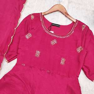 Robe longue en soie élégante pour femmes de créateur, robe de mariage, broderie imprimée numérique, bordure en dentelle, tenue de fête de style indien pakistanais - Product Image 4