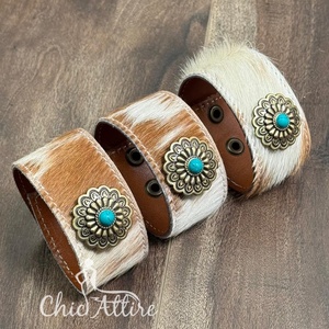 Concho สายรัดข้อมือหนังวัวแท้ที่ทำด้วยมือมีสายรัดข้อมือปรับได้สไตล์ตะวันตกสีเทอร์ควอยซ์ - Product Image 1