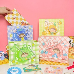 Adorable bolsa de regalo de papel para bebé Cosplay de frutas-Embalaje ecológico y duradero Ideal para fiestas infantiles - Product Image 6