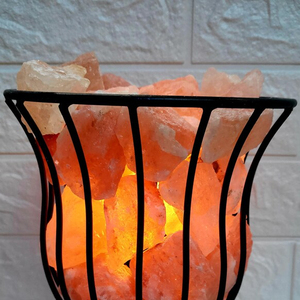 Lámpara de roca decorativa de sal rosa del Himalaya, cesta de hierro tallada artesanal, cuenco de trozos naturales, estilo de roca, artesanías naturales - Product Image 2