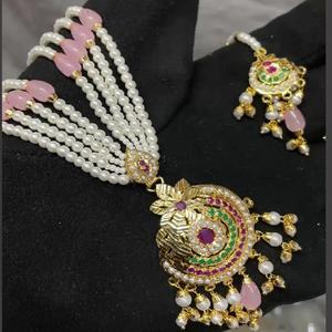 Conjunto de collar chapado en oro étnico elegante tradicional Jadau Pearl Look con pendientes conjunto de collar de diseñador para mujer - Product Image 1