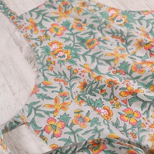 ผ้ากันเปื้อนผ้าฝ้ายออร์แกนิคแบบมีสายรัดพร้อมดีไซน์พิมพ์ลายบล็อกอุปกรณ์เสริมสำหรับใช้ในบ้าน - Product Image 1