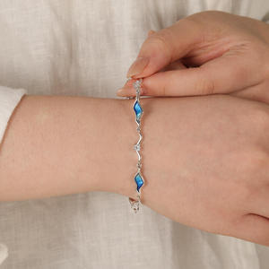 Bracelet Jeulia Midsummer Night River Ripples avec diamants ronds - Product Image 4