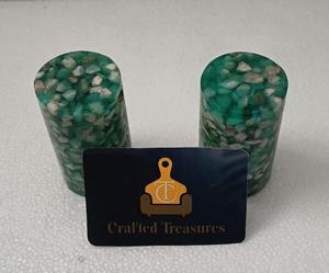 Saleros y pimenteros artesanales de resina y piedra con incrustaciones de piedra y resina epoxi, utensilios de cocina personalizados al mejor precio. - Product Image 5