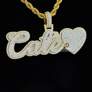 Pendentifs de bijoux de mode unisexe en or jaune 10kt et diamants ronds en moissanite taillée en brillant motif de lettres en argent - Product Image 3