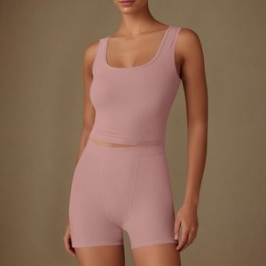 Ensemble Leggings courts + soutien-gorge de sport croisé Survêtement de gymnastique pour femmes - Product Image 3