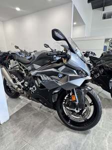 Motocicleta Deportiva de Alta Velocidad de 1000cc y Cuatro Cilindros - Product Image 3