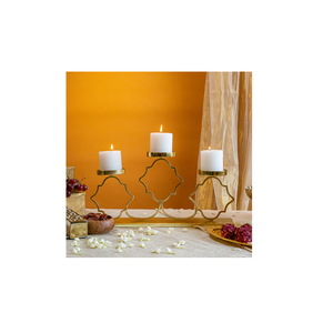 Beau bougeoir doré pour une décoration glamour de fête à la maison ou une pièce maîtresse de mariage élégante avec une esthétique de luxe - Product Image 1