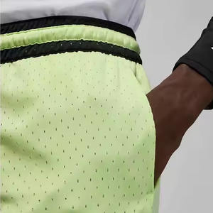 Pantalones cortos de malla personalizados para hombre, fabricante de sublimación Dtg de poliéster con estampado de 5 pulgadas, pantalones cortos de malla para gimnasio para hombre, ropa deportiva - Product Image 5