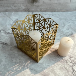 Support de Bougie Votive en Métal Haut de Gamme Fait Main, Revêtement Or, Forme Cylindrique Moderne de Luxe, Décoration Intérieure Estampée - Product Image 1