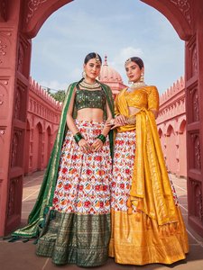 Vêtements de mariage indiens exclusifs mariage Lehenga Choli pour mariée mode mariée dernier design grossiste fournisseur - Product Image 2