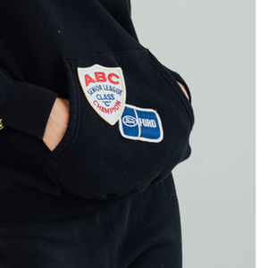 Sweat à capuche brodé avec patchs, fabricant OEM, sweat à capuche streetwear haut de gamme avec patchs brodés personnalisés disponibles pour la marque privée - Product Image 6