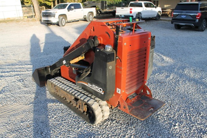 Chargeuse compacte sur chenilles Ditch Witch SK650 de 2008, 31,5 CV, moteur diesel Kubota, capacité de 650 lb, à vendre - Product Image 6