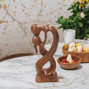Escultura 'Beso del Día de San Valentín' de Madera Maciza Hecha a Mano, Diseño Artístico Tallado y Grabado, Decoración de Mesa Pulida a Mano - Product Image 6