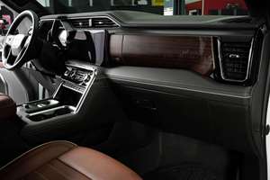 2024 Bajo kilometraje Transmisión automática Asientos de cuero Sin accidentes y listo para enviar - Product Image 2