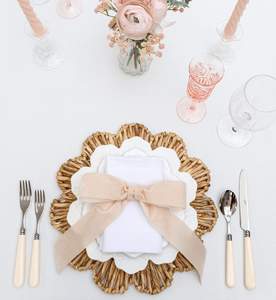 Set de table en jonc de mer, plaque de chargement en forme de fleur de bohème, napperon en jacinthe d'eau tissé naturel, adapté à la décoration de la maison et du mariage - Product Image 2