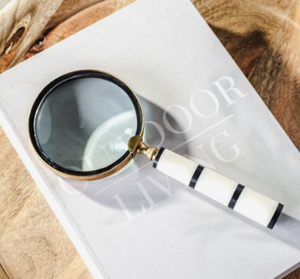 <b>Magnifier</b> Large Classic <b>Magnifying</b> <b>Glass</b> Hand Held <b>Magnifying</b> <b>Glass</b> Lens Reading Book and Newspaper - Product Image 1