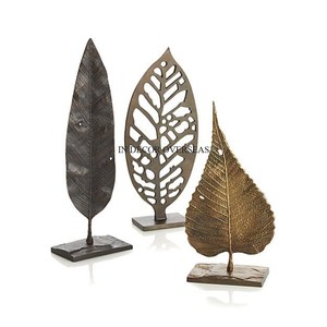 Ensemble de 3 sculptures uniques en métal de haute qualité de différentes feuilles, décor de centre de table pour la maison et l'hôtel - Product Image 1