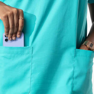 Buen material Scrub uniforme hecho en Pakistán de alta calidad Scrubs uniforme último diseño al por mayor tasa Scrub uniforme - Product Image 6