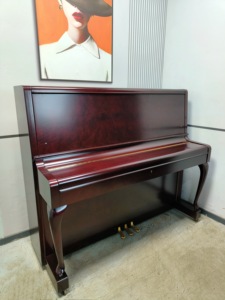 Piano droit KAWAI KL705 Premium Japonais en bois d'acajou rouge pour usage professionnel, son chaud et rond, style vintage - Product Image 2