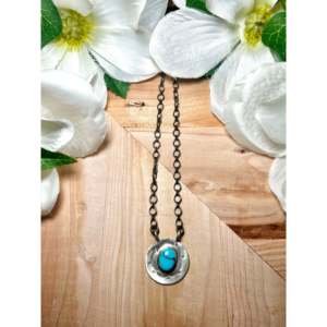Collier artisanal Navajo en turquoise égyptienne et argent sterling, objet culturel de collection - Product Image 1