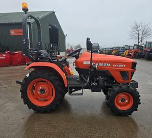   Mini tracteur EK1261 |   Tracteur compact 4x4 de 25 CV avec moteur pour l'agriculture et l'aménagement paysager |   Diesel de phase V - Product Image 4