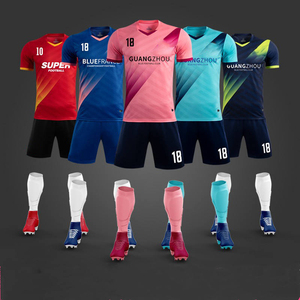 Ensembles de maillots de football personnalisés pour hommes de haute qualité, vêtements de sport par sublimation avec techniques d'impression de pointe, uniforme d'équipe d'entraînement de football - Product Image 5