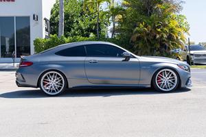 Mercedes-Benz AMG C63 S Coupé con Motor Turbo, Caja de Cambios Automática, Asientos de Cuero Oscuros, ACC R 2021, Certificado, Limpio y en Buen Estado - Product Image 2