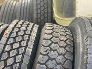 Vente en gros de nouveaux pneus radiaux 11r22.5 pour camion conception de biais 16PR pour camions lourds - Product Image 6