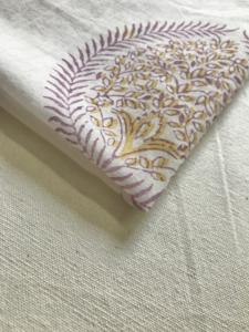 Tela de Algodón Estampada a Mano con Diseño Floral Tradicional Indio, Estampado Buti, Textil Teñido Naturalmente - Product Image 4