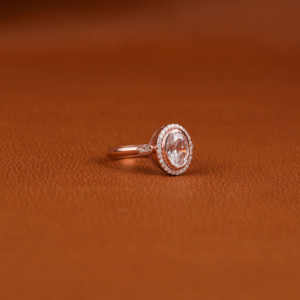 Anillo de oro rosa de 14 quilates con corte ovalado de diamante cultivado en laboratorio, anillo de regalo de aniversario de oro rosa con diamante redondo para ella con anillo de diseño personalizado - Product Image 6