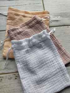 Sac cadeau en <span class=keywords><strong>coton</strong></span> mousseline double <span class=keywords><strong>gaze</strong></span> à cordon <span class=keywords><strong>de</strong></span> serrage, personnalisable en taille et en couleur, pour le rangement <span class=keywords><strong>de</strong></span> la poussière - Product Image 4