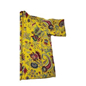 Chaqueta de Verano Multicolor Ecológica Kanta, Chaqueta de Manga Corta con Diseño Paisley Hecha a Mano - Product Image 3