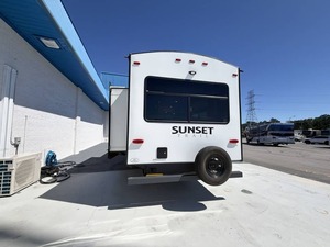 Remolque de Campamento Usado Crossroads S-u-n-s-e-t T-r-a-i-l 330SI 2022 en Venta para Acampar y Viajar - Product Image 6