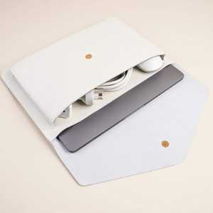 Housses d'ordinateur portable en cuir de qualité supérieure, étuis de protection avec style raffiné, construction résistante aux rayures, ajustement sûr et attrait commercial - Product Image 5