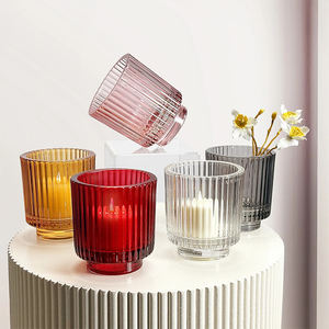 Bougeoir côtelé décoratif en verre pour intérieurs modernes et classiques à un prix abordable - Product Image 1