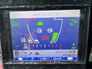 Chargeuse compacte sur chenilles TAKEUCHI TL10V2 2017 avec moteur diesel Kubota Hydraulique Eaton Moteur et pompe à haut rendement - Product Image 6