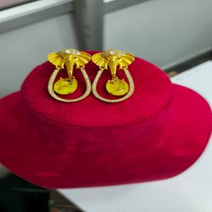 Pendientes de Diseño Hermoso y de Primera Calidad, Ideales para Bodas y Fiestas, Complementan Todos los Atuendos, Joyería Ligera de Templo - Product Image 1