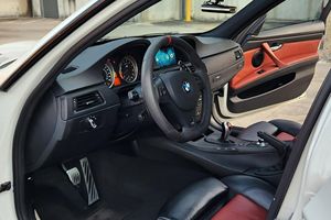 BMW M3 berline d'occasion 2011, pack compétition, moteur V8, intérieur rouge Fox, très bien équipé - Product Image 4