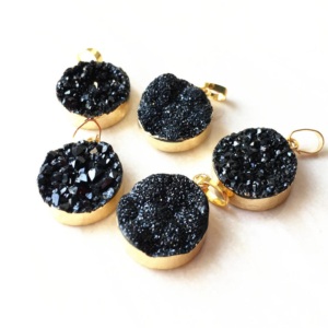 Station de Quartz en cristal Druzy noir rond avec des colliers pendentifs de bijoux de mode galvanisés - Product Image 3