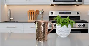 Finition martelée Pichet à eau en cuivre de 50 onces Pichet à eau en métal avec design élégant - Product Image 5