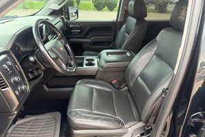 Chevrolet Silverado 1500 LTZ 4x4 2018 Usada en Buen Estado # 111 de 500 Black Ops Edition, Motor V8 de 6.2 Litros, Propiedad de Tennessee - Product Image 4