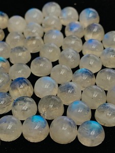 Mehrajudin Gems - Lote de 5000 Piezas de Gemas Redondas de Piedra Lunar Blanca de 9 mm, Calidad AA, Efecto FUEGO AZUL, Valoradas por Terceros - Origen India - Product Image 2
