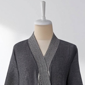 เสื้อคลุมอาบน้ำแบบมีลายริ้ว สีชาร์โคล ทรงกิโมโน ผ้าฝ้าย 100% - Product Image 4