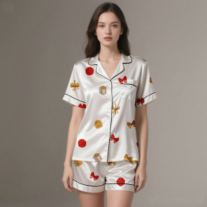 Ensemble de vêtements de nuit confortable à imprimé de Noël pour femmes, respirant, été, printemps, tissu doux, pyjama imprimé personnalisé, ensemble de sommeil - Product Image 1