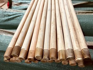 ไม้กวาดขนแปรงธรรมชาติ ทำจากไม้ยูคาลิปตัสในเวียดนาม ขนาด 120x2.2+ ซม. ราคาโรงงาน คุณภาพควบคุม - Product Image 2